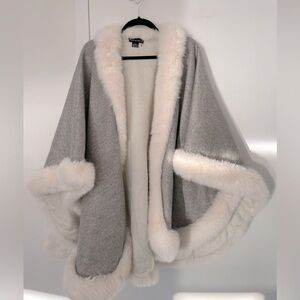 Sofia Cashmere Cashmere Cape Faux Fur trimm Classic Length heathered grey NWOT